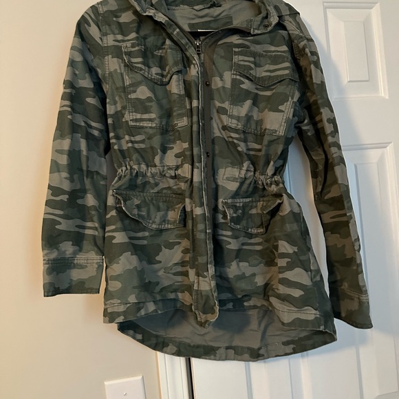 Women’s Universal Thread Camo Jacket (SIZE MEDIUM WOMEN’S) | USED / WORN LIGHTLY - Picture 9 of 10